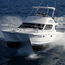 catamarano a motore : cabinato da pesca sportiva con fly V1100 DISCOVERY Voyager Catamarans