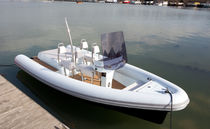 gommone semi-rigido accessoriato (entrobordo, con consolle centrale, prendisole, roll-bar) Shearwater Vis Shearwater ribs