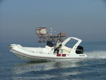 gommone semi-rigido accessoriato (fuoribordo, con consolle centrale, prendisole, roll-bar) 700 SHOGUN Mariner