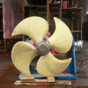 elica per nave / a passo controllabile / in linea d'asse / 4 pale