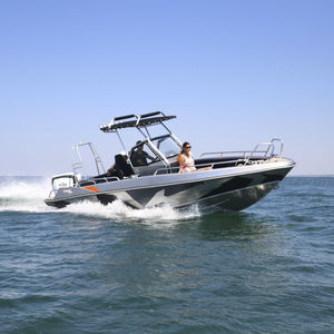 barca open fuoribordo / con console laterale / max. 7 persone / con T-top