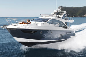 motor-yacht da crociera / con fly / GRP / dislocante