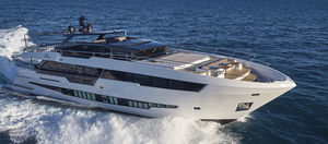 super-yacht da crociera / con fly / GRP / dislocante