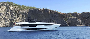 super-yacht da crociera / con fly / GRP / dislocante