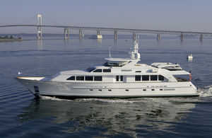 super-yacht da crociera / classico / con fly / dislocante