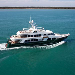 super-yacht da crociera / raised pilothouse / dislocante