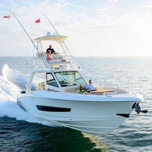 barca open fuoribordo / quadrimotore / con console centrale / con fly