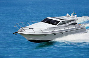 cabinato entrobordo / hard-top / max. 16 persone / con 3 cabine