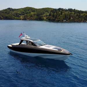 cabinato entrofuoribordo / diesel / trimotore / hard-top