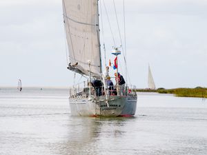 sailing-yacht da regata e crociera / con poppa aperta / in alluminio / su misura