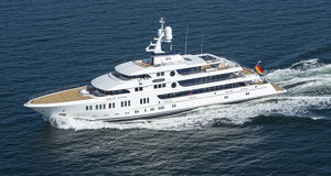 mega-yacht da crociera / raised pilothouse