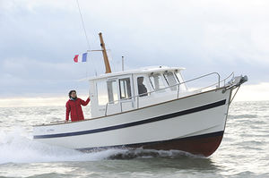 barca da pesca e diporto fuoribordo / entrobordo / con cabina di pilotaggio / max. 8 persone