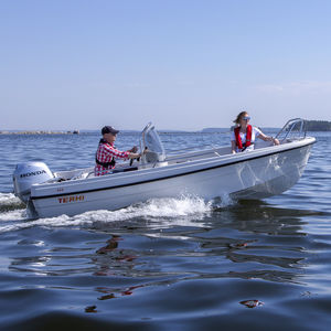 barca open fuoribordo / con console centrale / open / da pesca sportiva