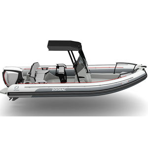 gommone fuoribordo / semirigido / con console centrale / per la pesca