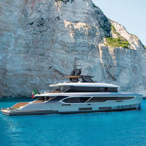 super-yacht da crociera / con cabina di pilotaggio