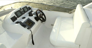motor-yacht da crociera / con fly / con scafo planante