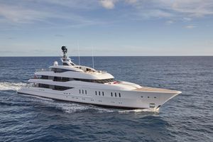 mega-yacht da crociera / raised pilothouse / con eliporto