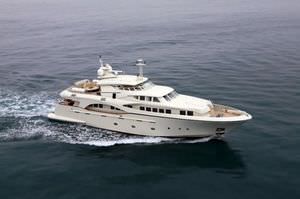 super-yacht di lusso tradizionale / con cabina di pilotaggio / dislocante / su misura