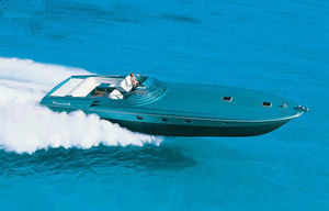 motor-yacht rapido / open / con scafo planante / con 2 o 3 cabine