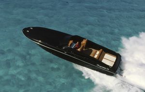 cabinato entrobordo / offshore / con 2 cabine
