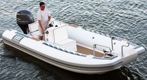 gommone catamarano / fuoribordo / semirigido / con console centrale