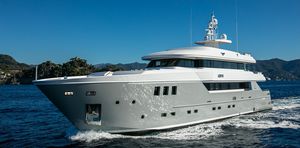 super-yacht da crociera / con cabina di pilotaggio