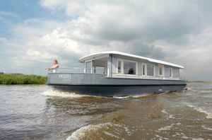 barca a motore house-boat entrobordo / fluviale