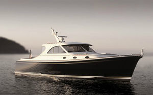 motor-yacht da crociera / lobster / con cockpit chiuso / con scafo semiplanante