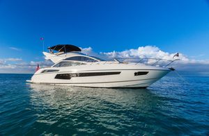 motor-yacht sportivo / con fly / con scafo planante / con 3 cabine