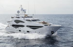 super-yacht da crociera / raised pilothouse / dislocante / con 5 cabine