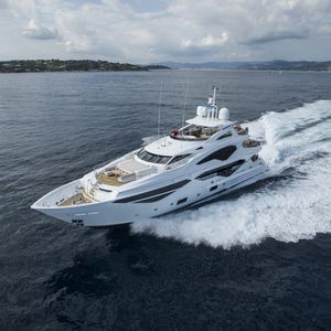 super-yacht da crociera / raised pilothouse / dislocante / con 5 cabine