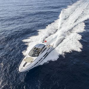 motor-yacht da crociera / hard-top / con scafo planante / con 3 cabine
