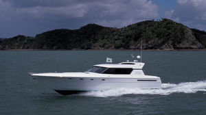 motor-yacht sportivo / hard-top / GRP / dislocante