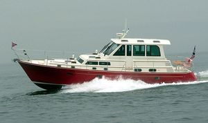 motor-yacht da crociera / lobster / con cockpit chiuso / dislocante