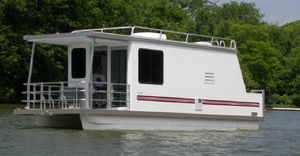 barca a motore house-boat fuoribordo / fluviale / su misura