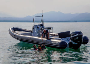 gommone fuoribordo / semirigido / con console centrale
