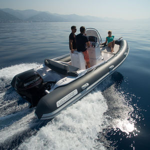 gommone con console centrale / semirigido / con roll-bar / con prendisole
