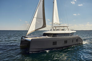 sailing-yacht da charter / con poppa aperta / con fly / con 5 cabine