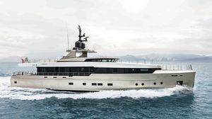 super-yacht da crociera / explorer / con fly / dislocante