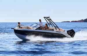 day cruiser bow-rider / fuoribordo / max. 7 persone