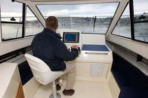 cabin-cruiser catamarano / fuoribordo / bimotore / con cockpit chiuso