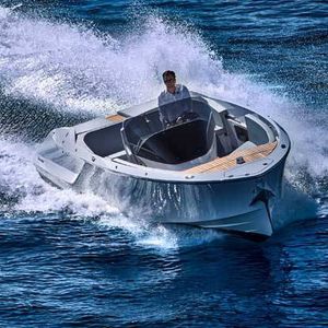 runabout entrobordo / con console centrale / tradizionale / max. 9 persone