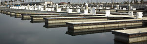 pontile galleggiante / di ormeggio / per marina / per porto