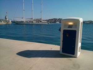 colonnina di distribuzione elettrica / con illuminazione incorporata / per pontile / per yacht