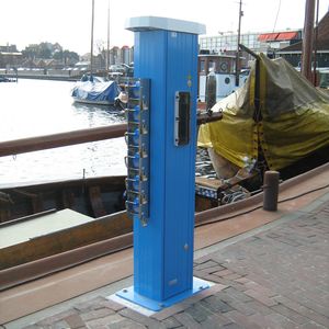 colonnina di distribuzione elettrica / di distribuzione di acqua / per pontile
