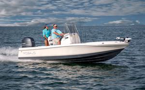 bay boat fuoribordo / con console centrale / da pesca sportiva / max. 8 persone