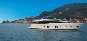 super-yacht sportivo / con fly / con scafo planante / con 5 cabine
