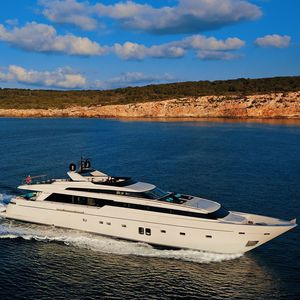 super-yacht da crociera / con fly / dislocante / con 5 cabine