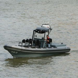 barca militare / entrobordo