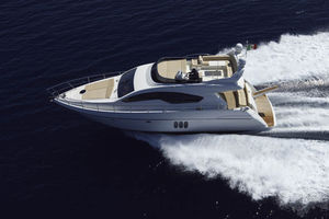motor-yacht di lusso da crociera / con fly / con scafo planante / con 3 cabine